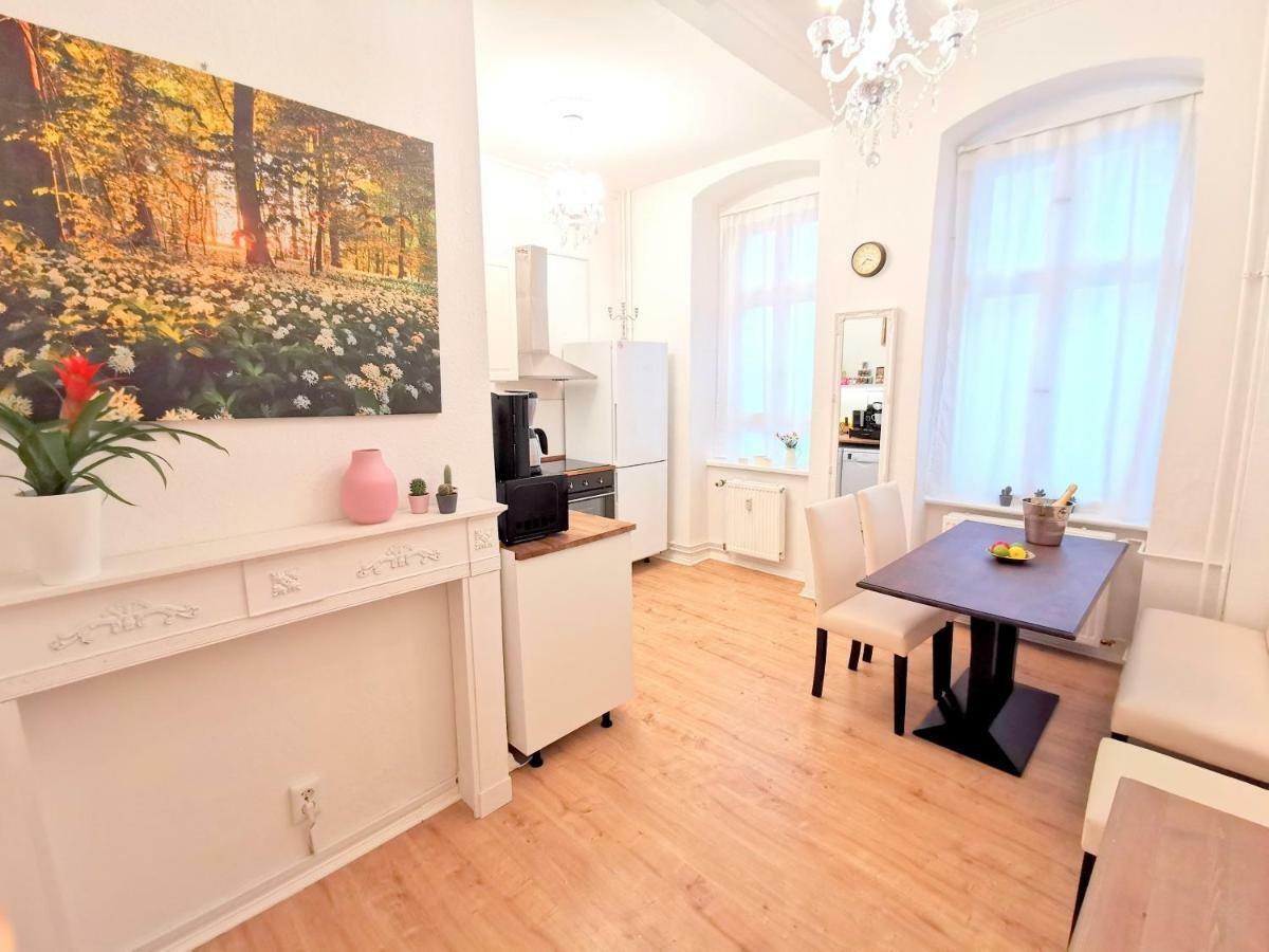 Kvh By Rockchair Apartments L Superhost Status L Boxspringbett Am Schloss Charlottenburg Welcomes You! Берлин Екстериор снимка