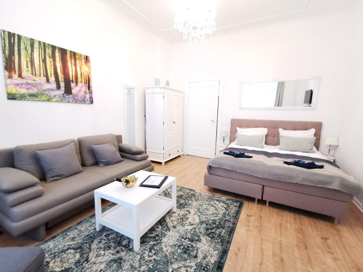 Kvh By Rockchair Apartments L Superhost Status L Boxspringbett Am Schloss Charlottenburg Welcomes You! Берлин Екстериор снимка